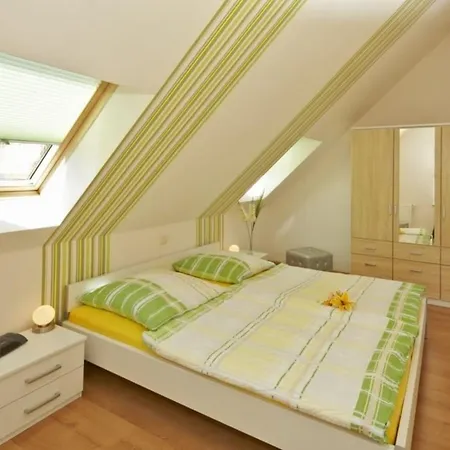 Schultz Mit 2 Apartman *